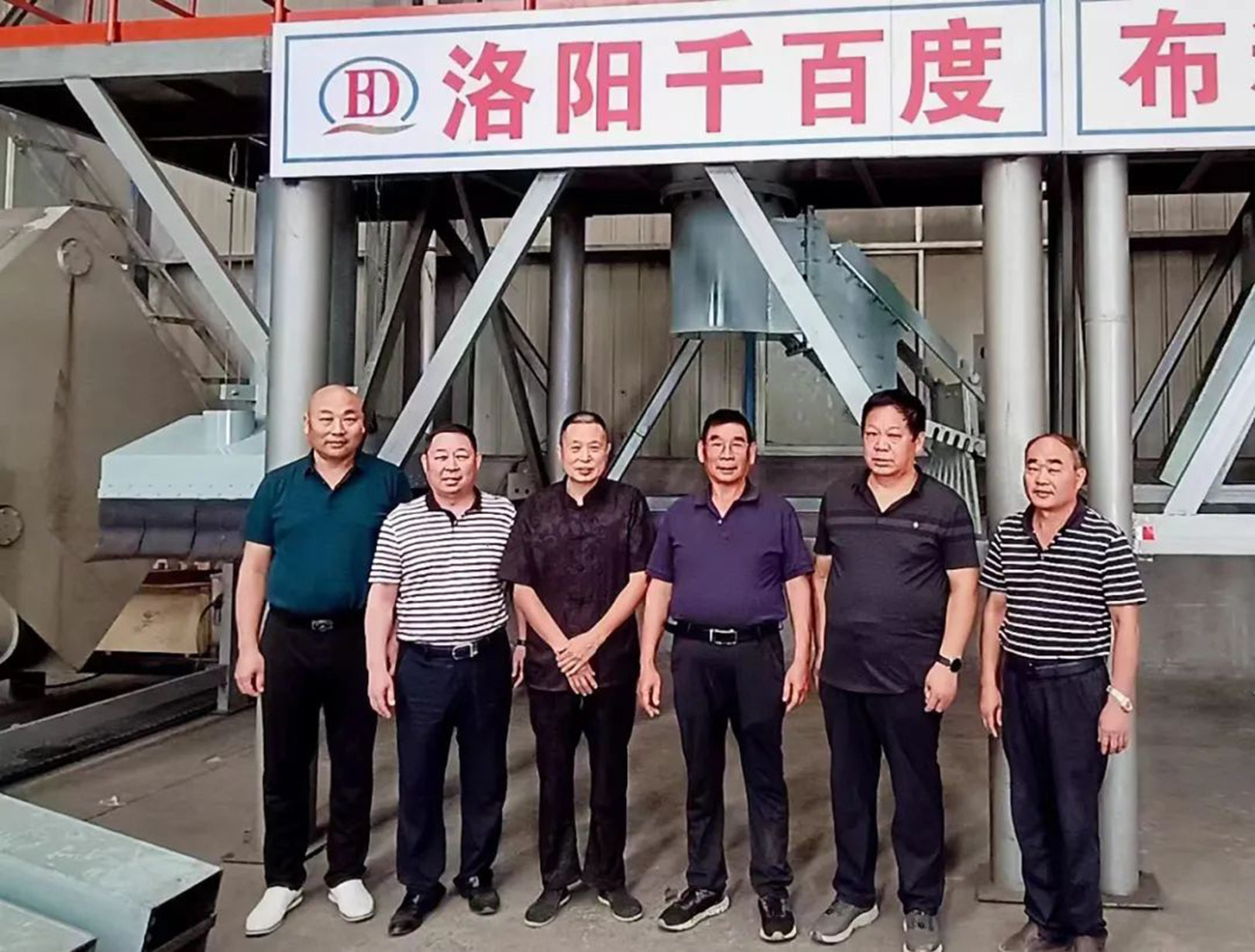 聽(tīng)需求解難題 凝合力謀發(fā)展 鈣粉中心“專(zhuān)家智庫(kù)”委員會(huì)走進(jìn)洛陽(yáng)千百度窯爐